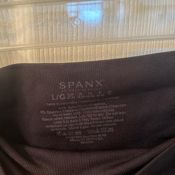Spanx Seamless Shaping Legging - Picture 2 of 8